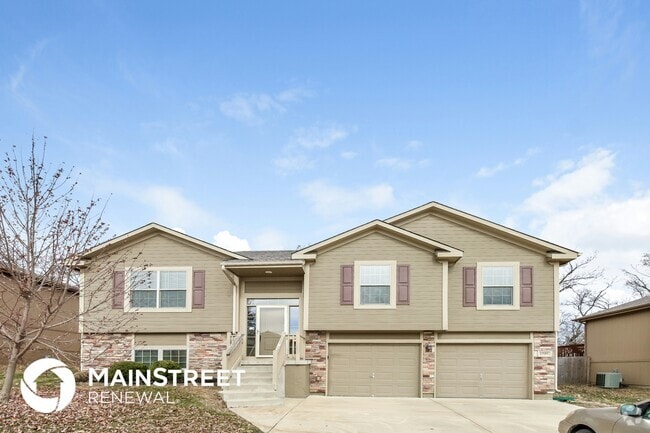 Building Photo - 1500 NW Hilltop Ln