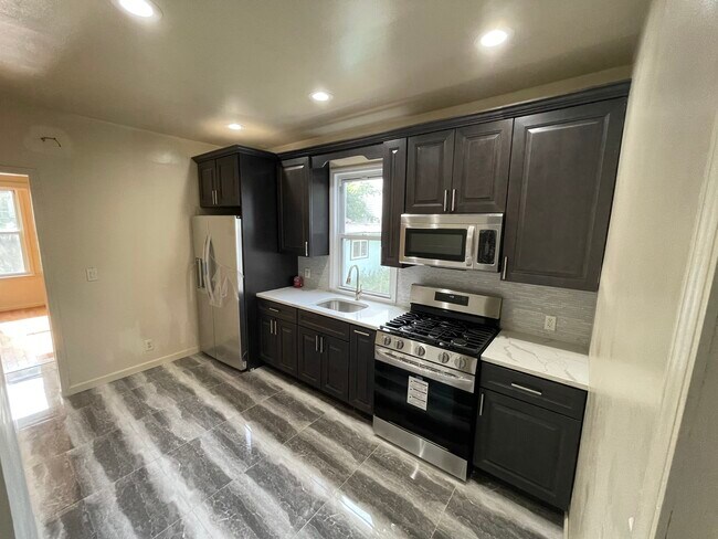 Kitchen - 824 E 34th St