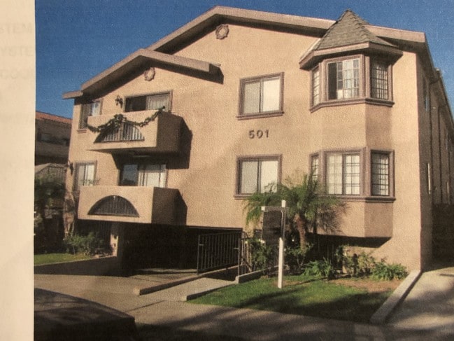 Building Photo - 501 E Magnolia Blvd