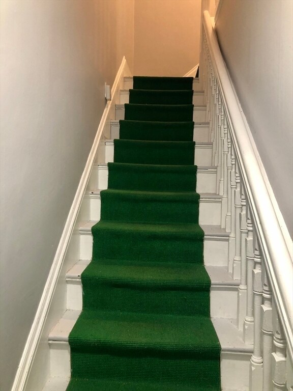 27 Greenwood St Unit 2, Melrose, MA 02176 Room for Rent in Melrose