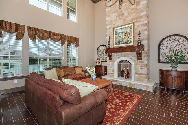 Building Photo - 2800 Rodeo Dr