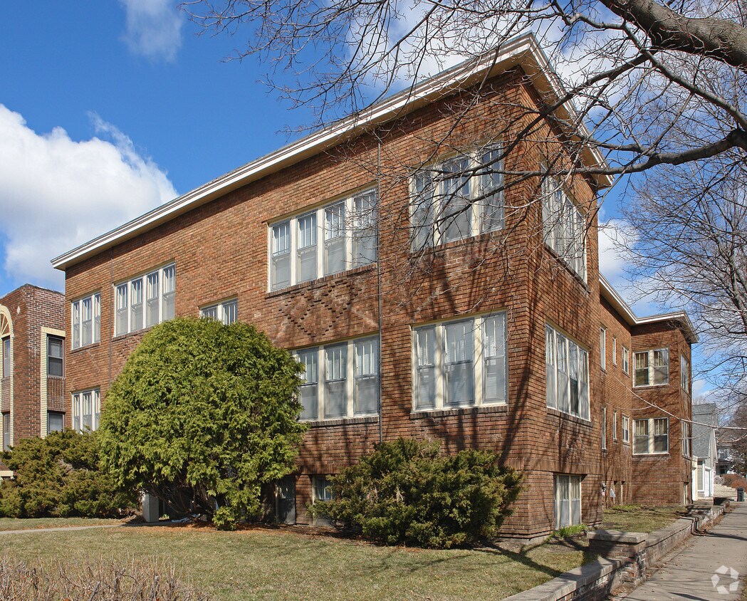 Building Photo - 1823 Portland Ave