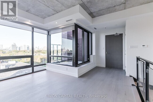 Photo du bâtiment - 246 Logan Ave