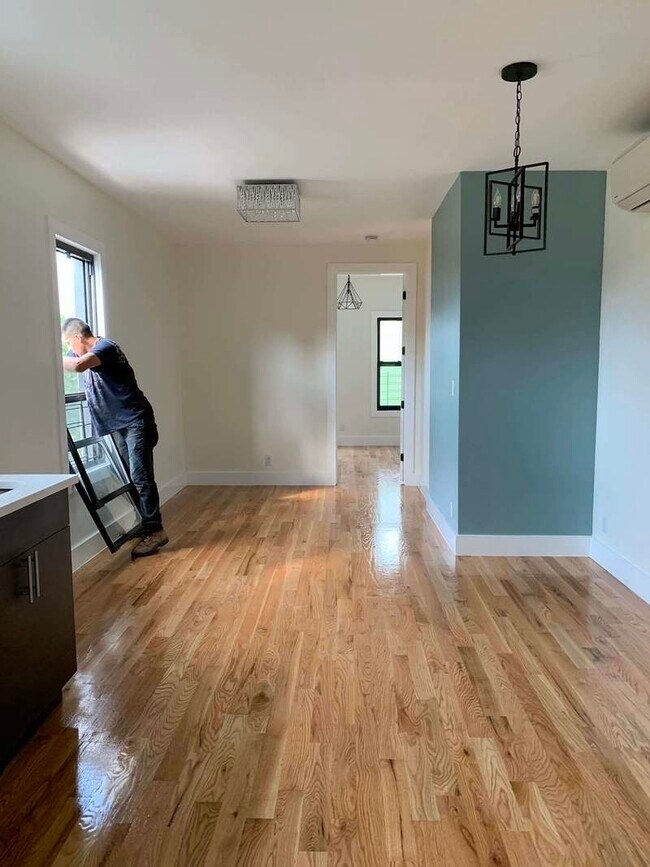 Building Photo - 304 Evergreen Ave
