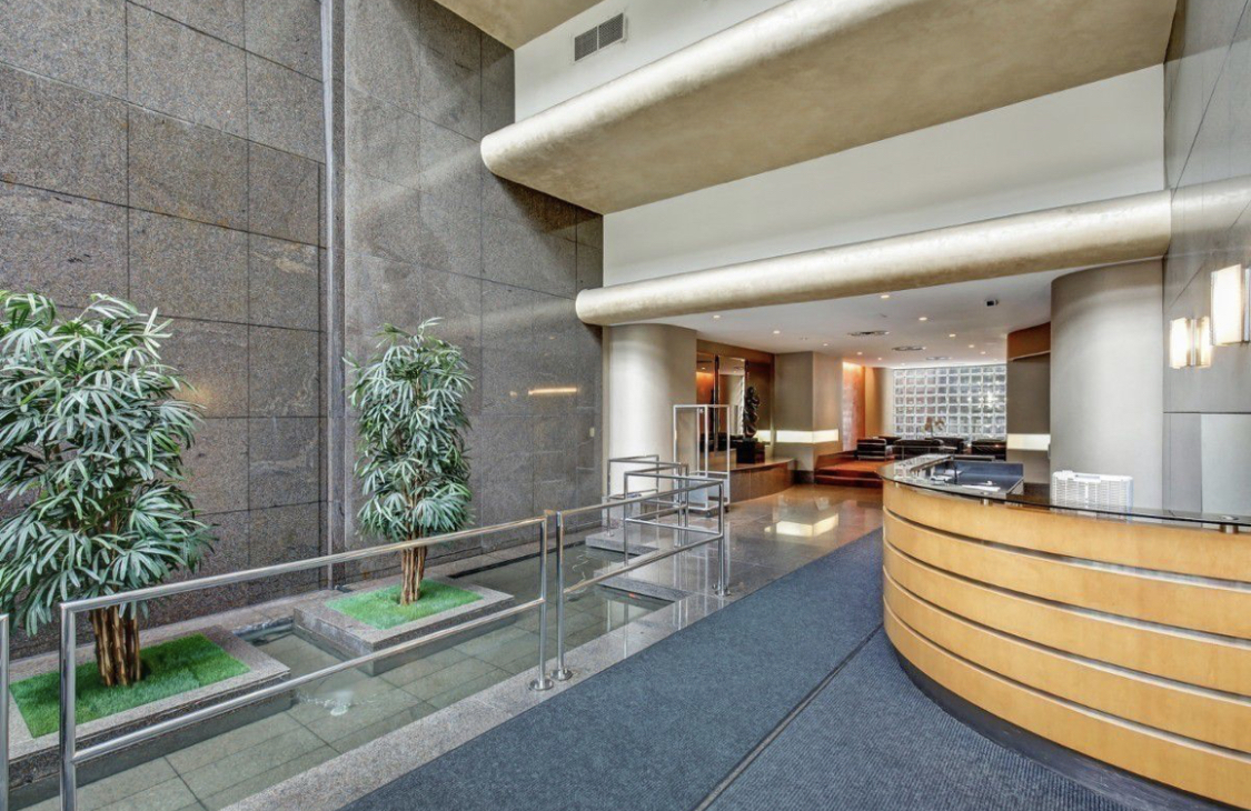 Lobby - 404 E 79th St