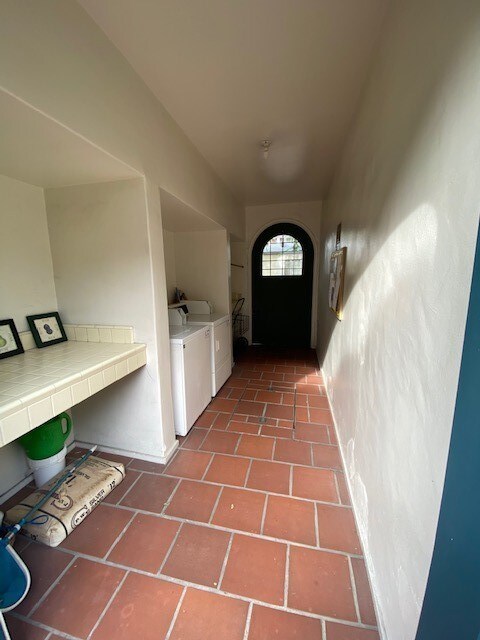 Foto del edificio - 817 N Hayworth Ave
