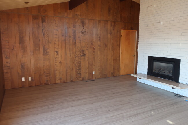 Foto del edificio - 2405 Lester Rd