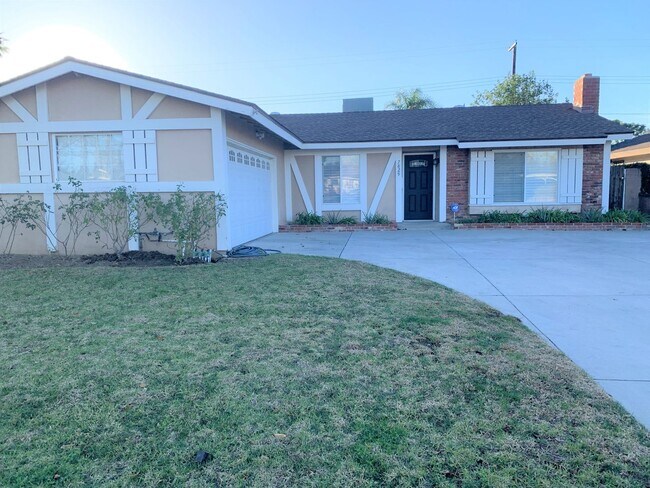 Building Photo - Newly Remodeled 3 Br 2 Ba Home in West Hills