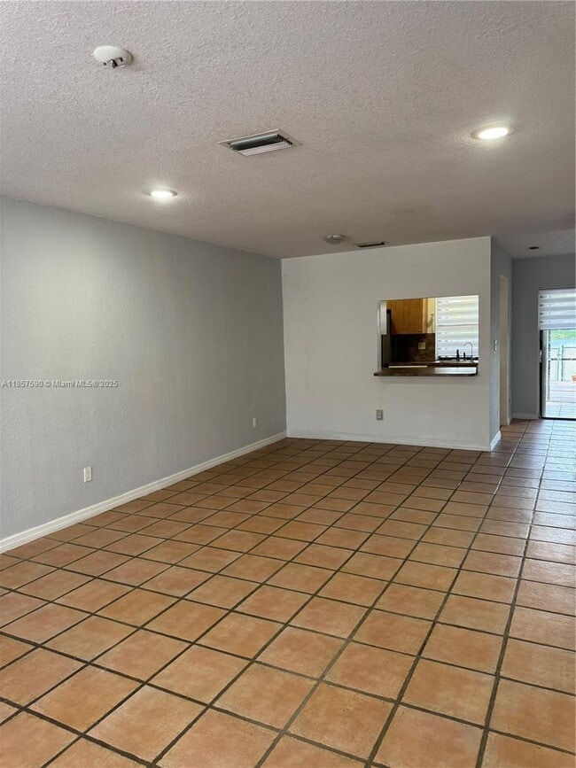 Foto del edificio - 10413 NW 3rd St