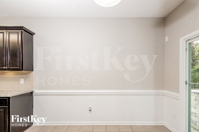 Building Photo - 2675 Lamplight Cir