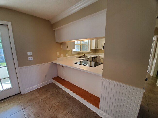 Building Photo - For Lease! Summer Breeze 3 BR|2 BA Home Ne...