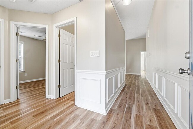 Foto del edificio - 2335 Winthrope Way Dr