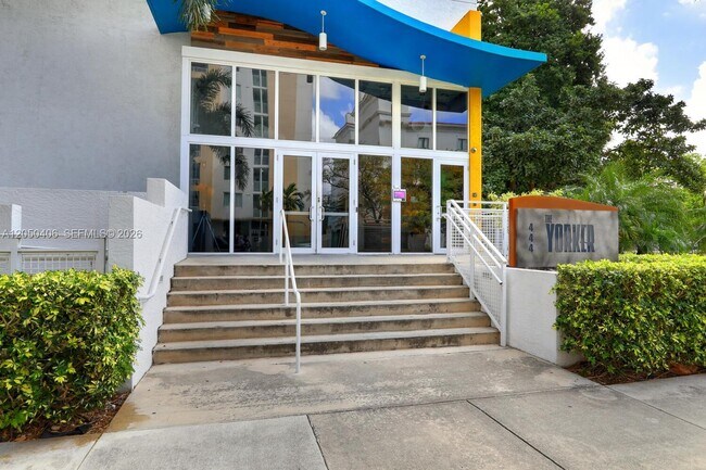 Building Photo - 444 NE 30th St