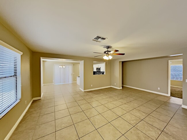 Foto del edificio - 16050 N 135th Dr