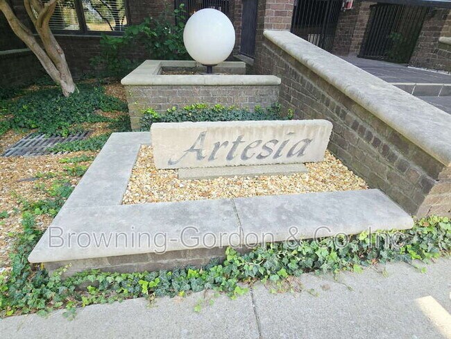 Building Photo - 2905 Parthenon Ave