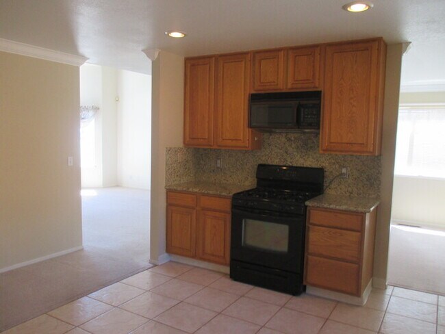 Building Photo - 831 University Ridge Drive