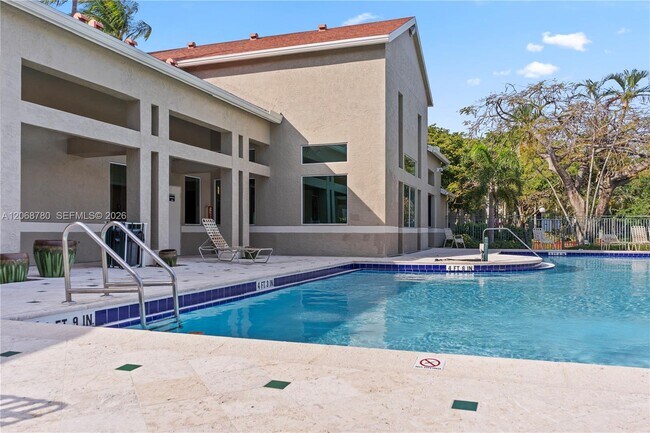 Foto del edificio - 1725 Palm Cove Blvd