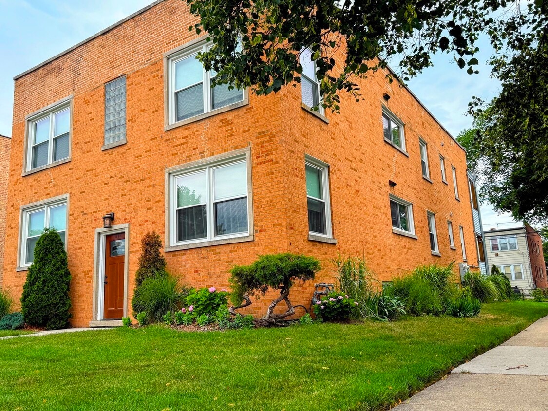 Primary Photo - 9003 Bronx Ave