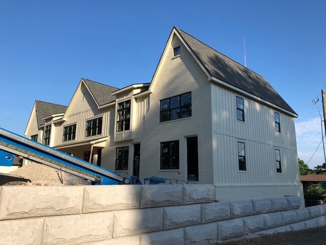 Building Photo - 2747 Jersey Ave