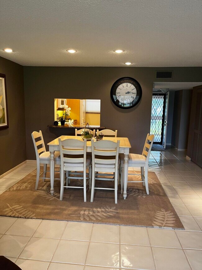 Foto del edificio - 12870 Briarlake Dr
