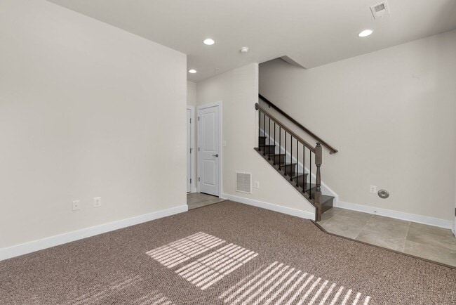 Building Photo - 3 Bed 4.5 Bath - Downtown Crown Townhouse ...