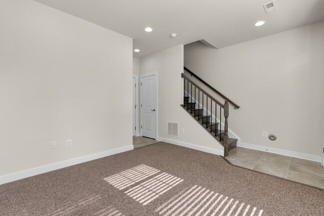Foto del edificio - 3 Bed 4.5 Bath - Downtown Crown Townhouse ...