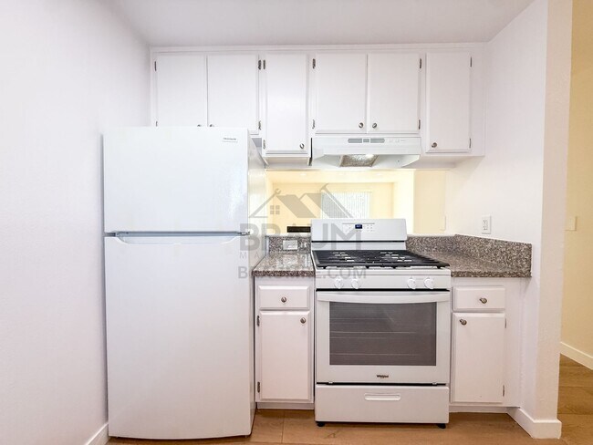 Foto del edificio - 14249 Friar St