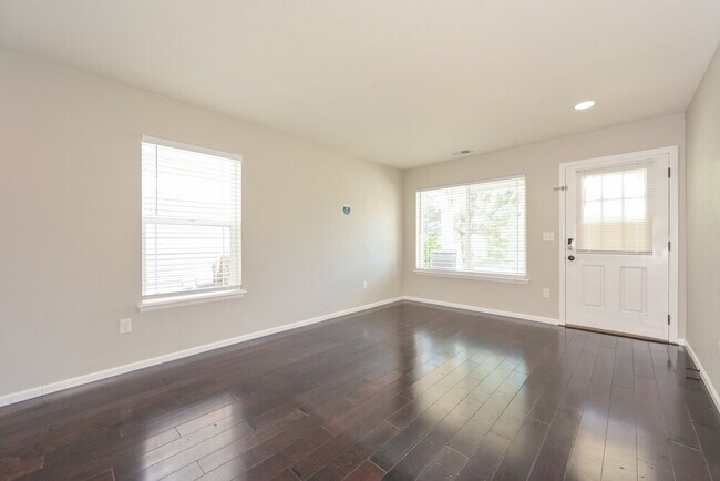 Building Photo - 2355 Coach House Loop