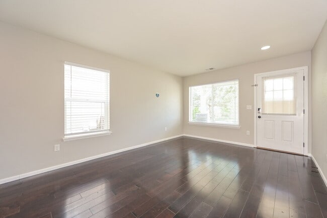 Foto del edificio - 2355 Coach House Loop