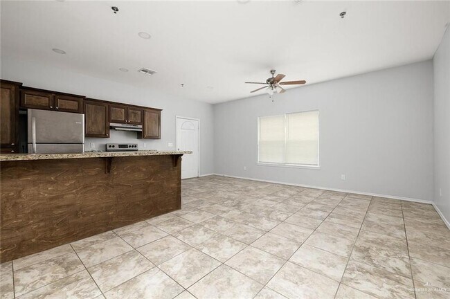 Foto del edificio - 416 E 5th St
