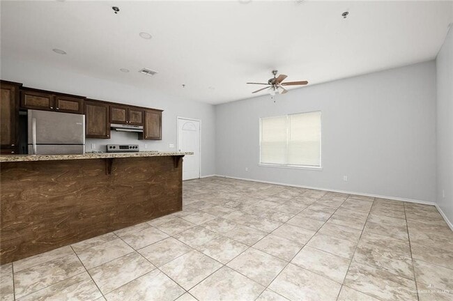 Building Photo - 416 E 5th St