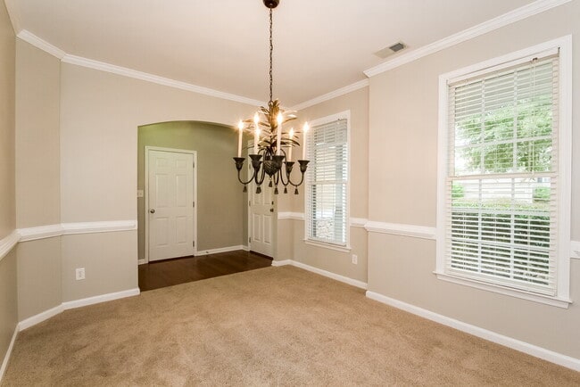 Building Photo - 214 Elmbrook Ln