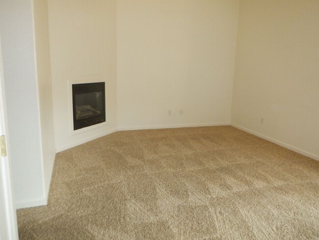 Building Photo - h891