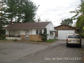 Building Photo - 2866 Golfside Rd