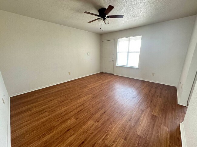 Building Photo - 2808 Cantabrian Dr