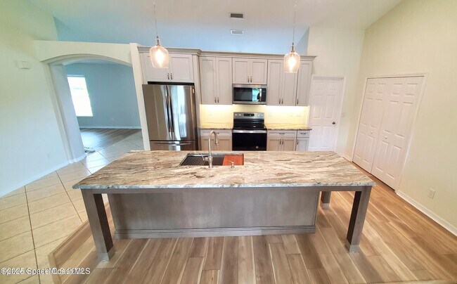 Building Photo - 5321 Cinnamon Fern Blvd