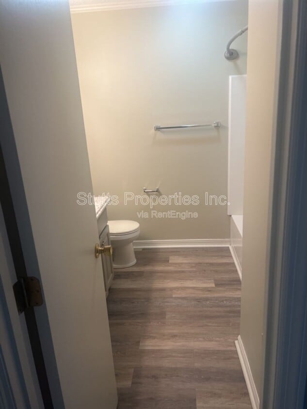 Foto del edificio - 321 W Irvine Ave