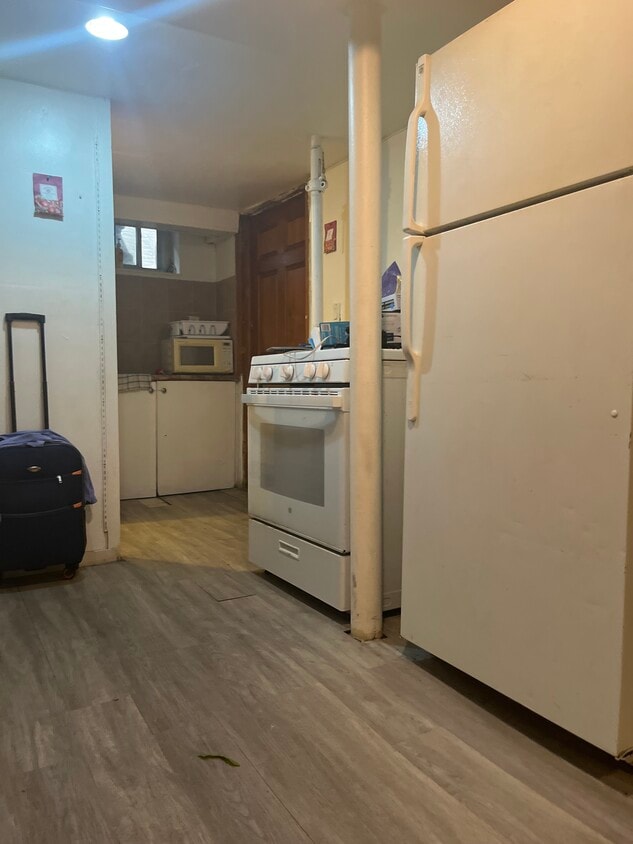 Primary Photo - 39-31-31 48th St