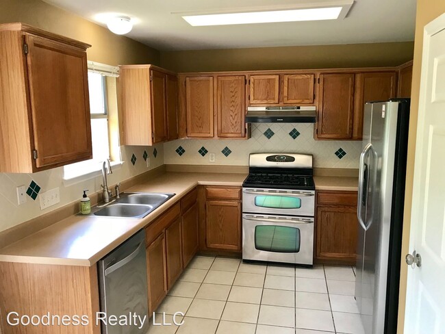 Building Photo - 4 br, 2.5 bath House - 14633 Montoro