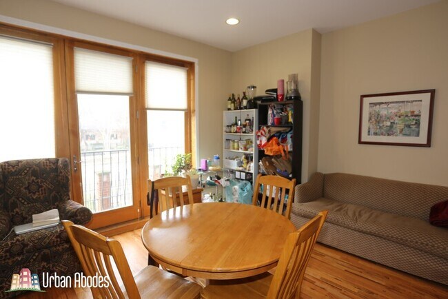 Foto del edificio - 943 N Leavitt St