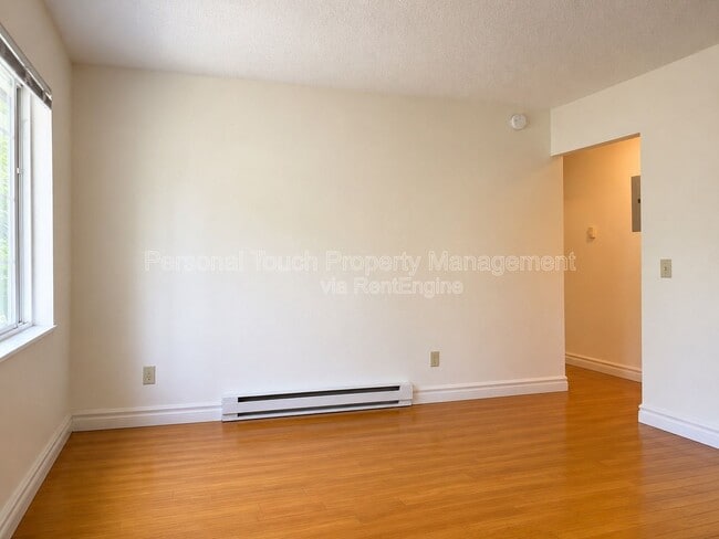 Building Photo - 411 4th Ave S