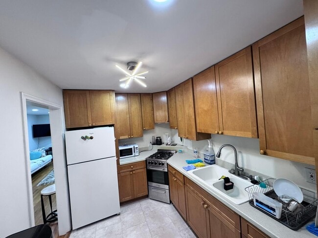 Building Photo - 2126 Harwitch Rd