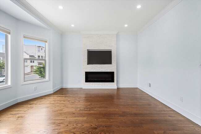 Building Photo - 661 25th Ave
