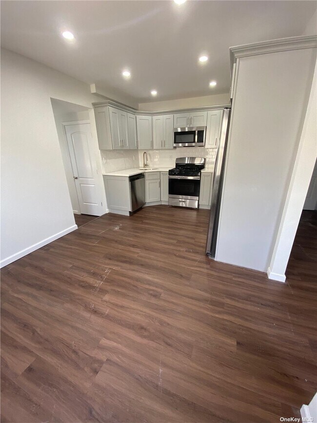 38 Lincoln Pl, Lynbrook, NY 11563 House Rental in Lynbrook, NY