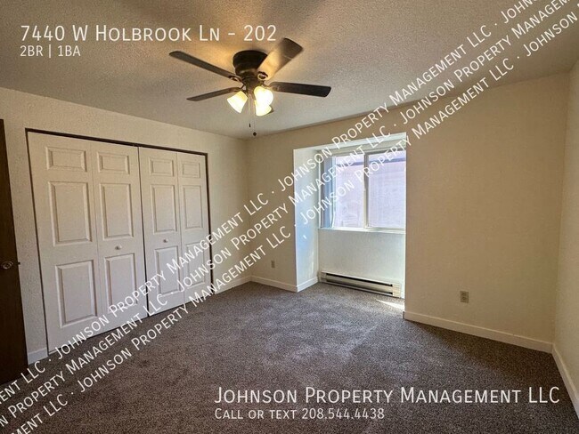 Foto del edificio - 7440 W Holbrook Ln