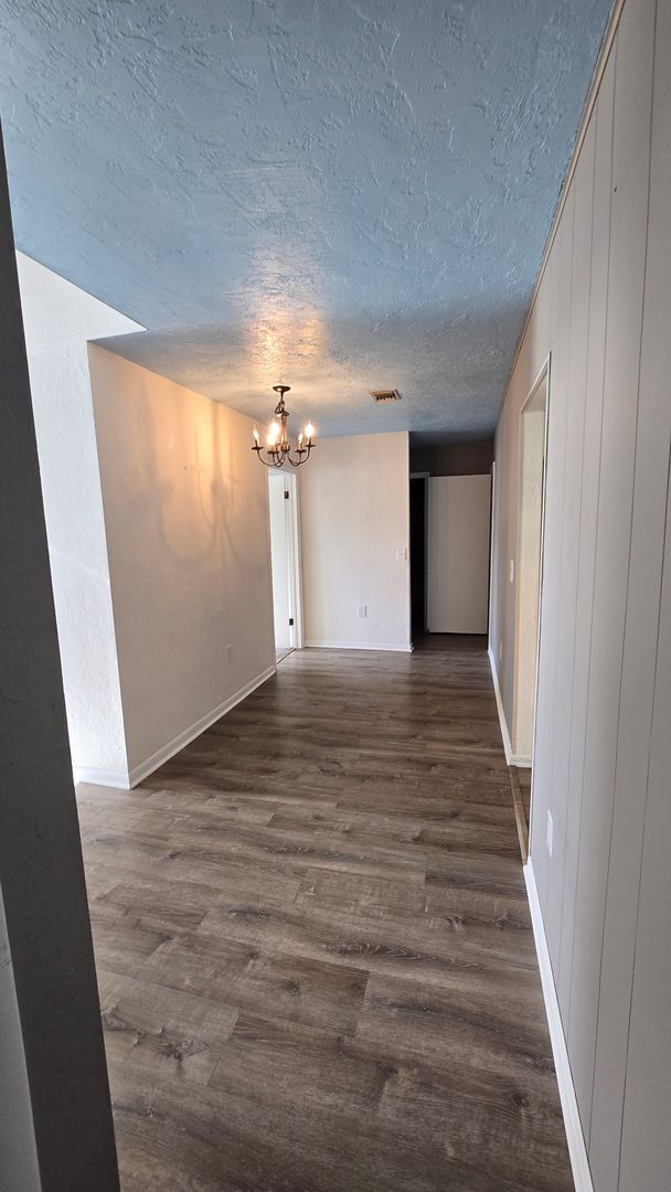 Building Photo - 3 bedroom 2 bath 2nd floor condo