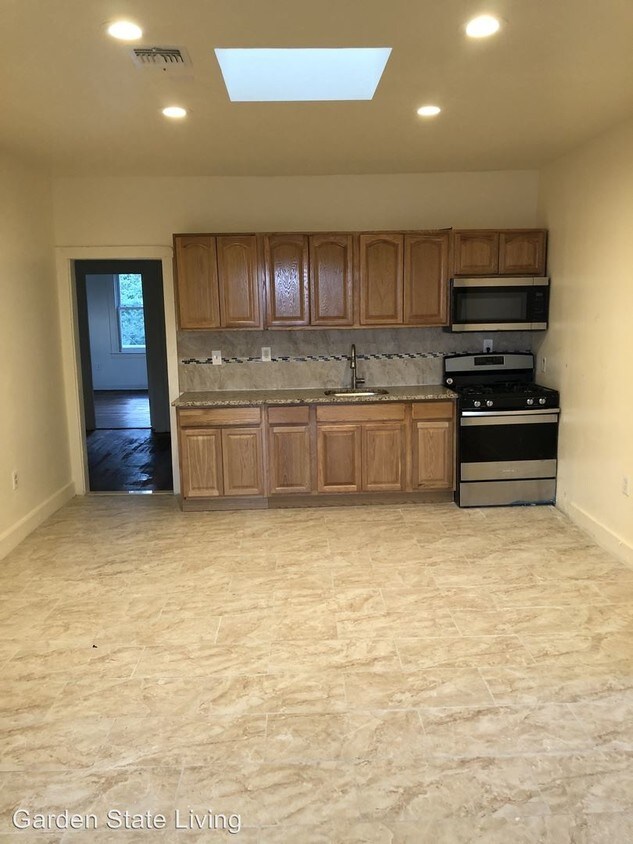 Foto principal - 127 Goodwin Ave