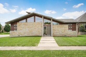 Building Photo - 3942 E Rosebrier St