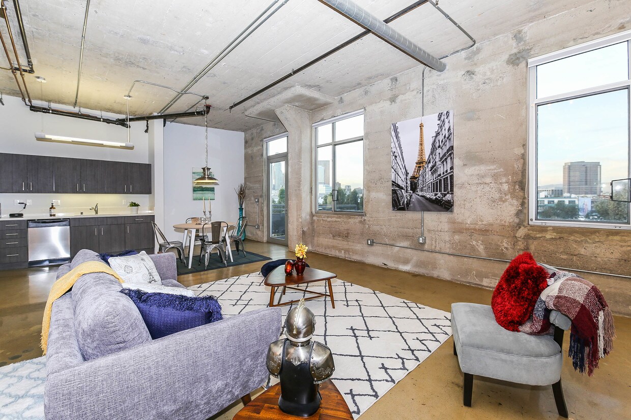 Living Room - 825 East 4th St
