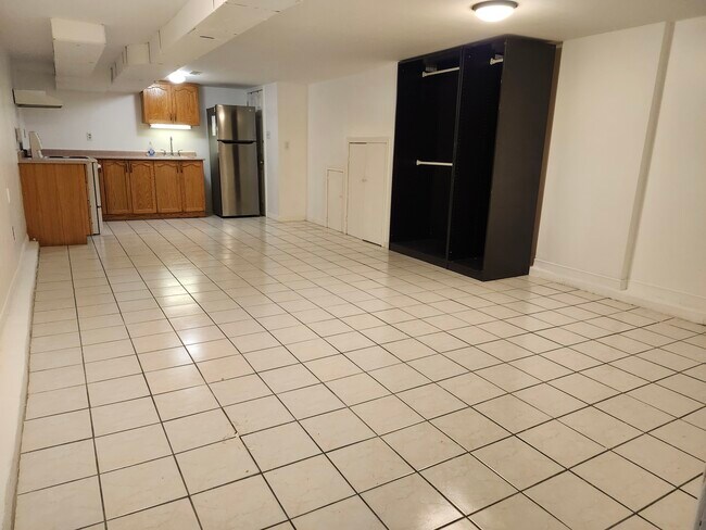 Building Photo - 701 Manning Av